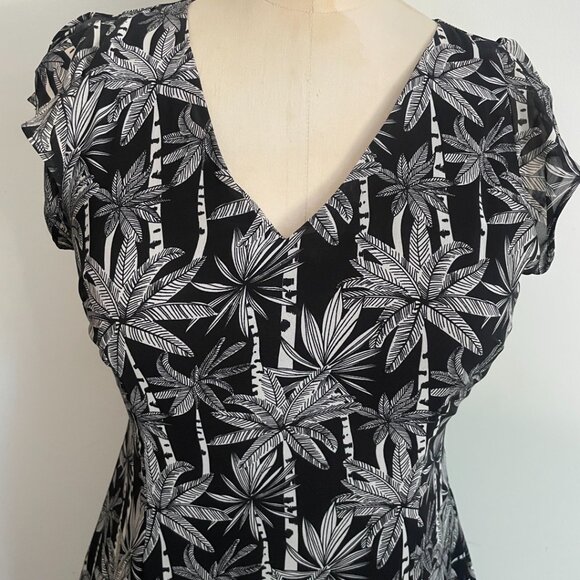 Black & White Palm Print High-Low Dress - Picture 12 of 14